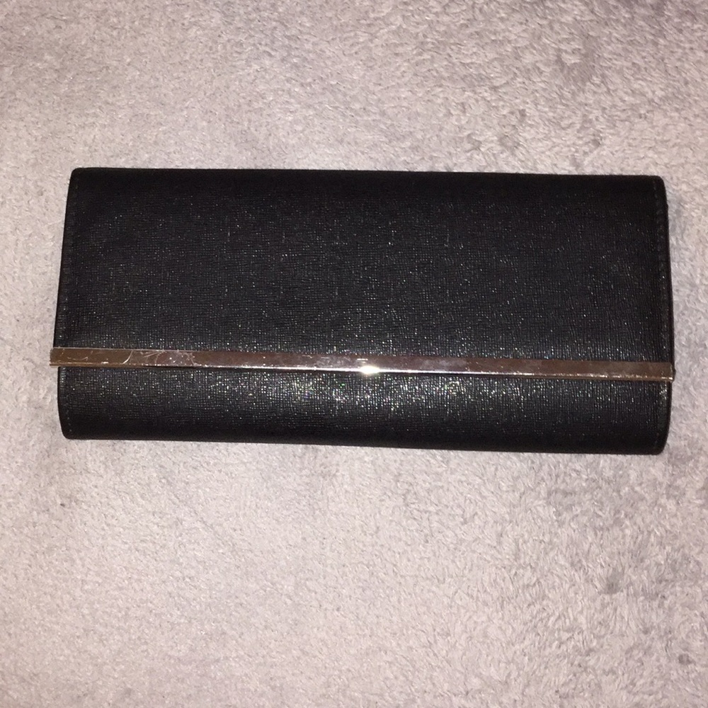 Black clutch